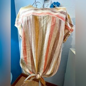 W5 tie front neutral colors super cute top size M
